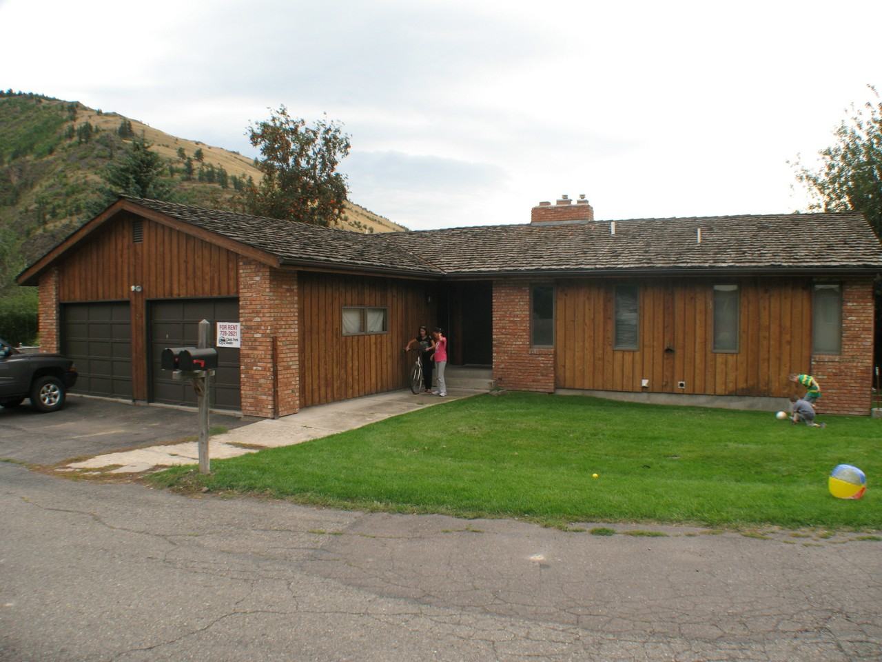 1033 E Broadway St - Photo 7 of 13