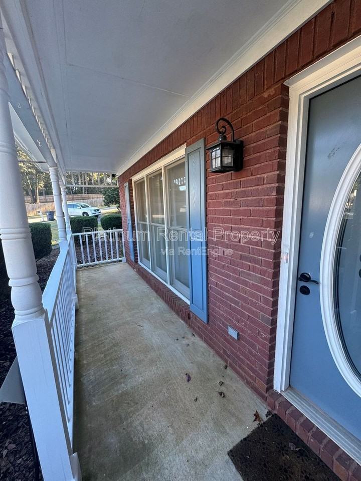 335 Charlyne Way - Photo 4 of 33