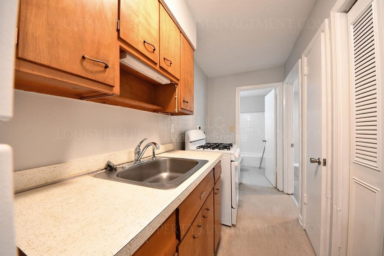 4408 S 1st St #1 - Photo 3 of 9