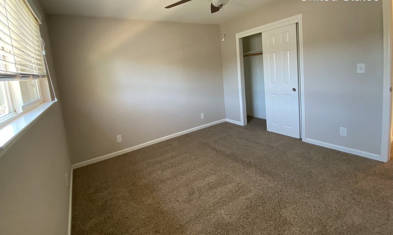 920 Blue St #3 - Photo 3 of 8