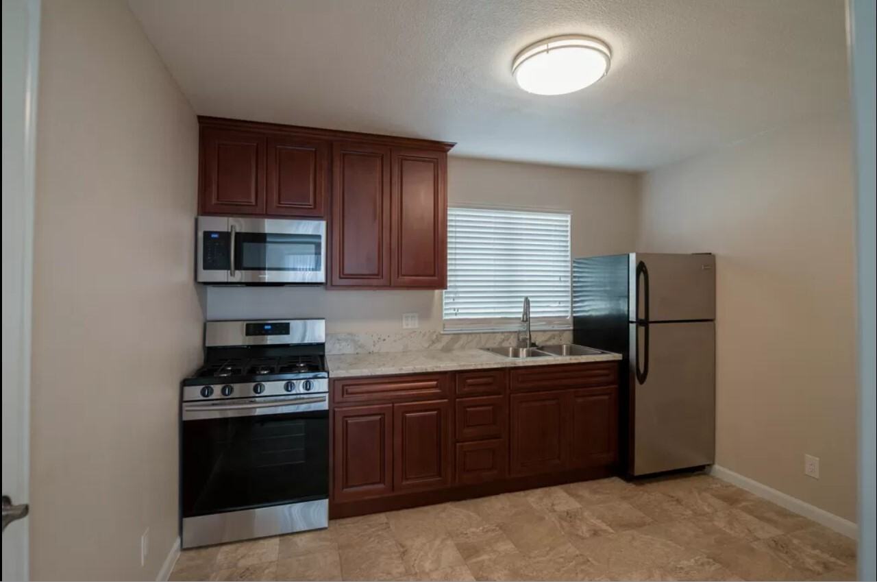 920 Blue St #3 - Photo 5 of 8