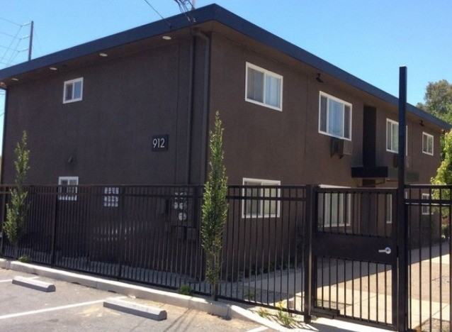 920 Blue St #3 - Photo 4 of 8