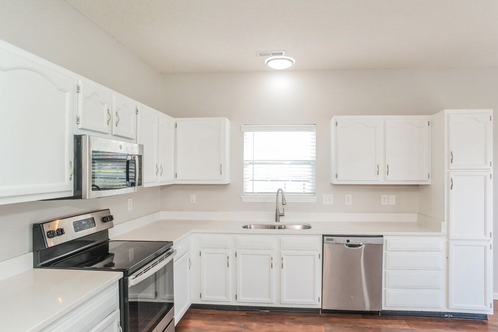 3500 Limelight Ln - Photo 7 of 16