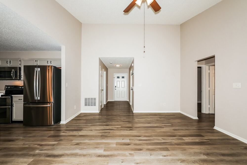 9803 Trail Dr - Photo 3 of 16
