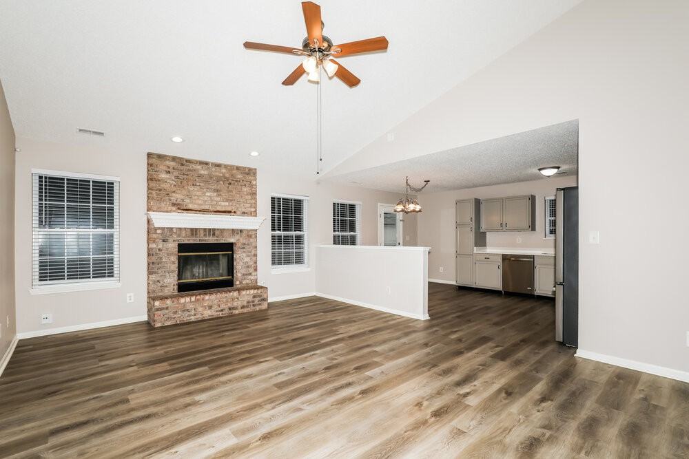 9803 Trail Dr - Photo 4 of 16