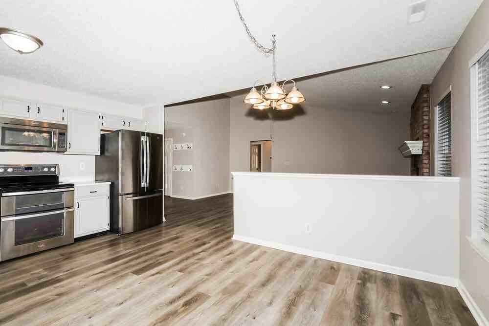 9803 Trail Dr - Photo 5 of 16