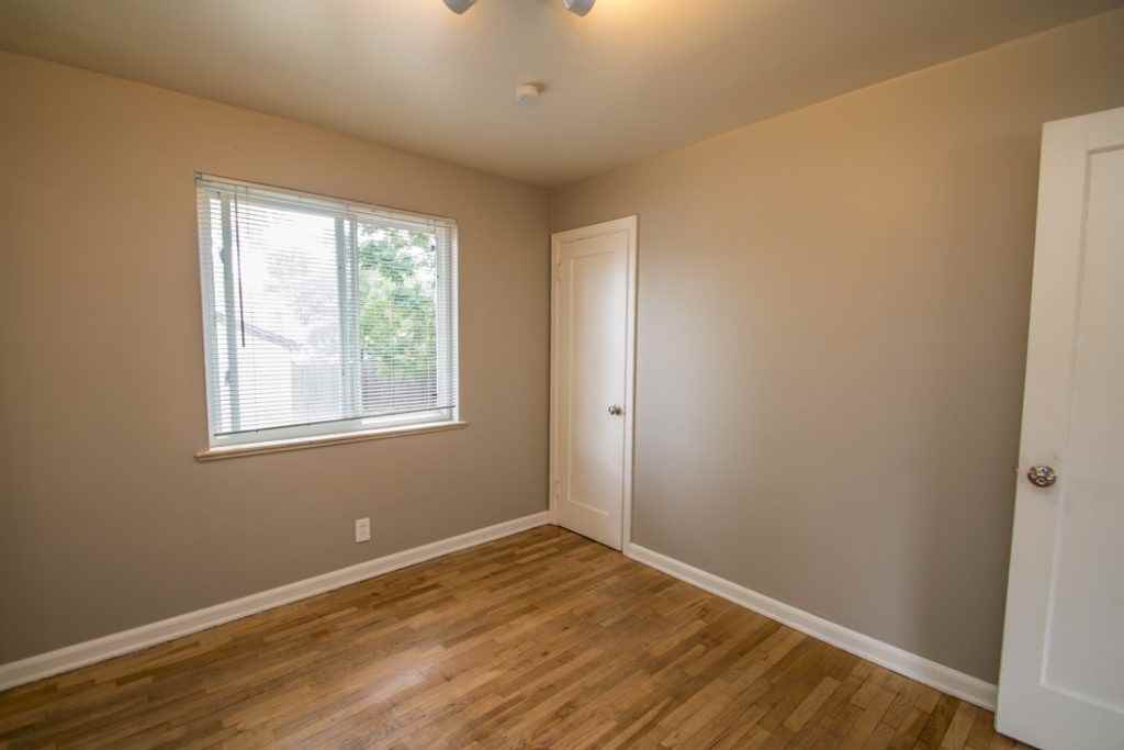 824 18th St - Photo 2 of 15