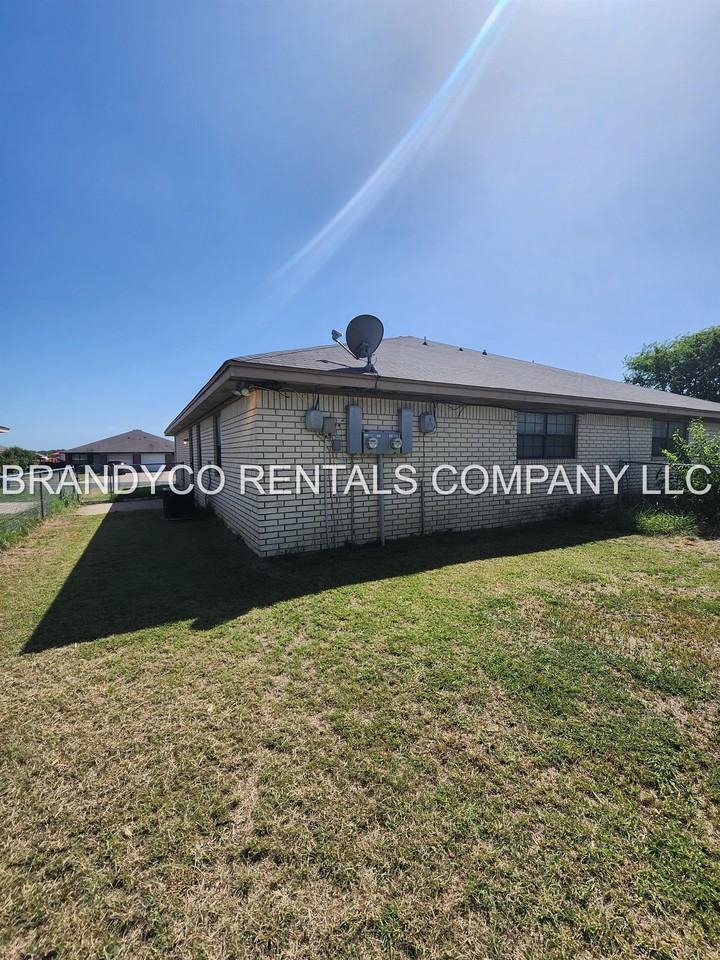 5205 Morning Glen Ln - Photo 2 of 11