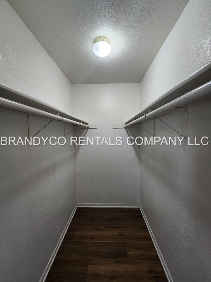 5205 Morning Glen Ln - Photo 4 of 11