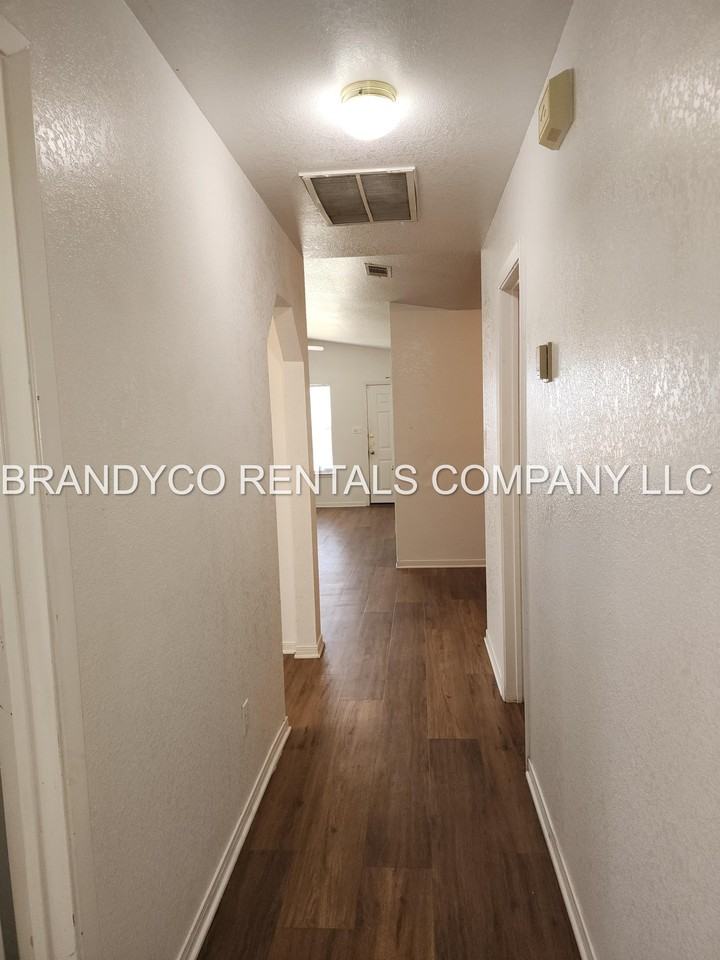 5205 Morning Glen Ln - Photo 7 of 11