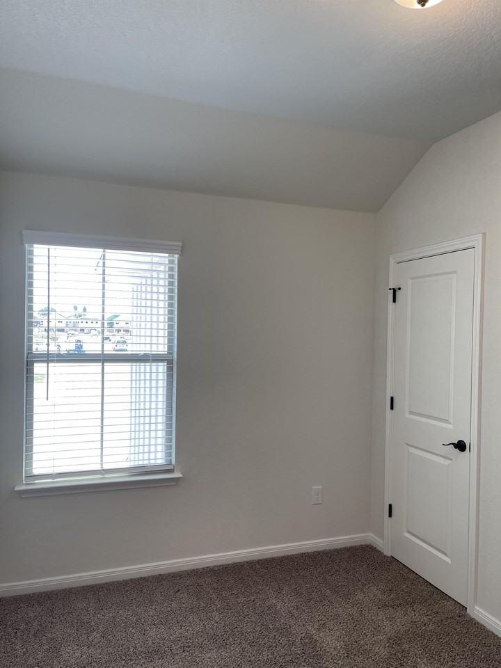 2202 Sandlewood Cv #101 - Photo 6 of 35