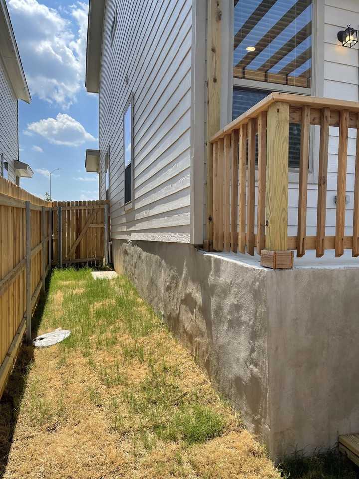 2202 Sandlewood Cv #101 - Photo 2 of 35