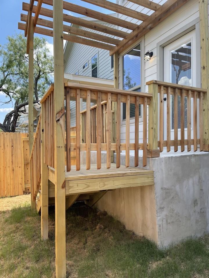 2202 Sandlewood Cv #101 - Photo 4 of 35