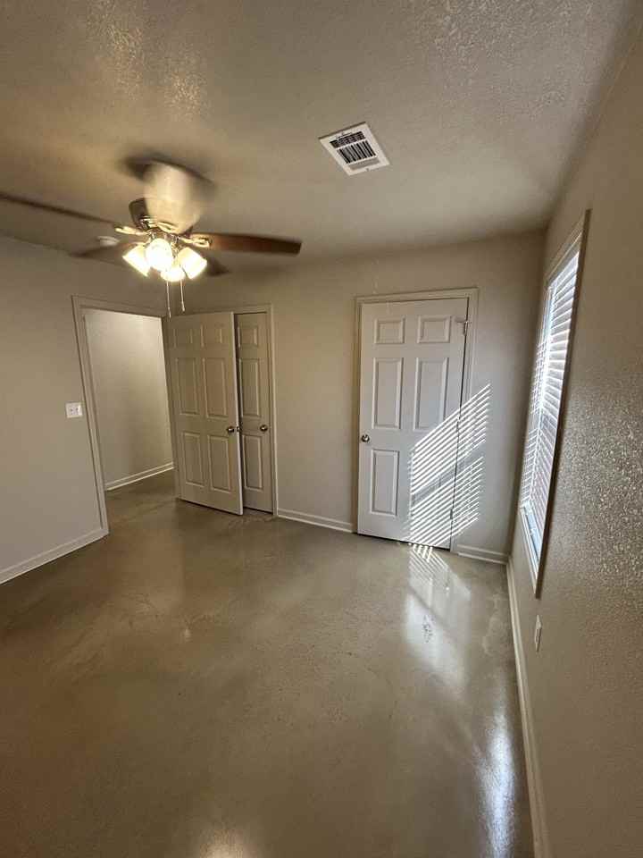 3 Sw Lawrence St #G4 - Photo 2 of 10