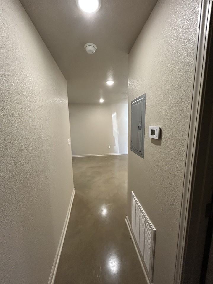 3 Sw Lawrence St #G4 - Photo 3 of 10