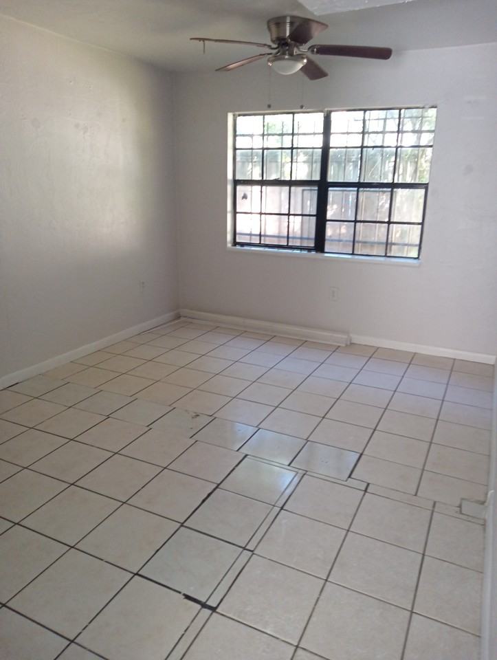 2628 Sw 31st Pl #A - Photo 5 of 12