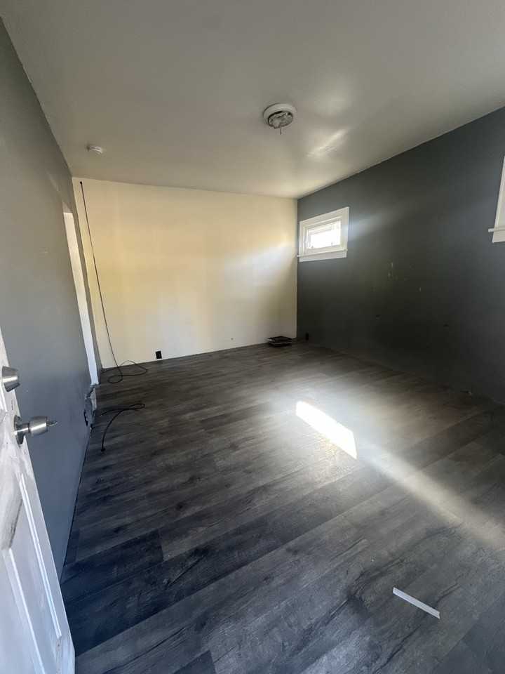 5526 Jennings Station Rd - Photo 2 of 11