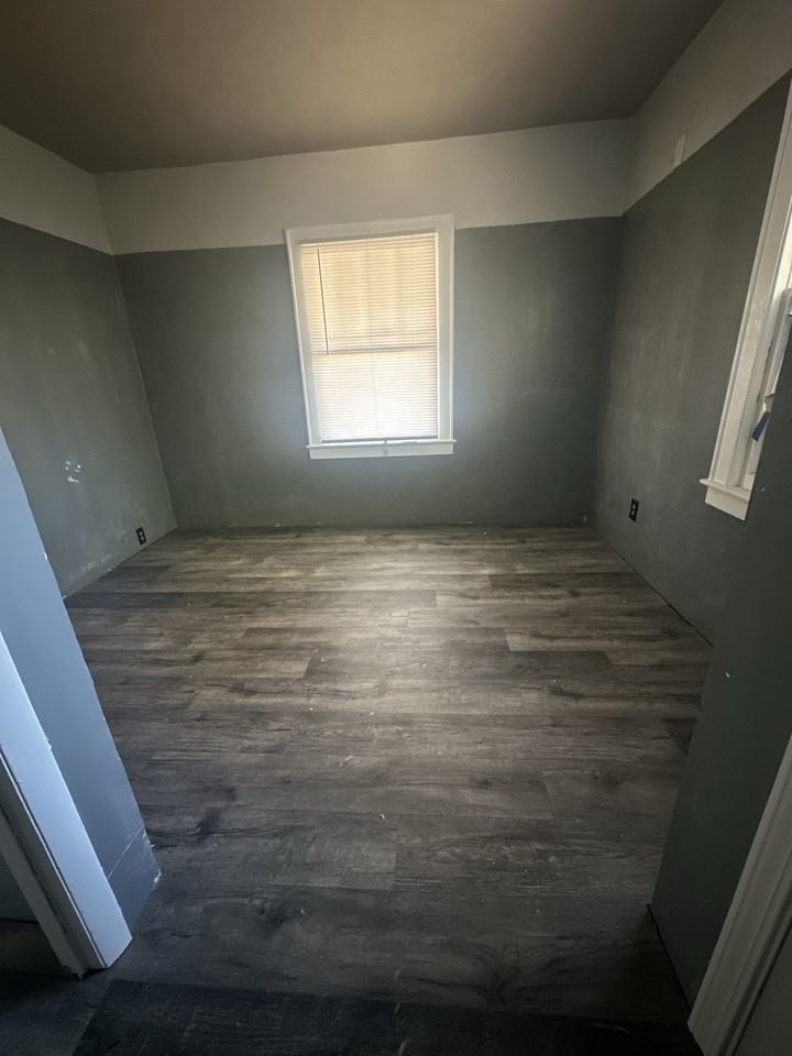 5526 Jennings Station Rd - Photo 3 of 11