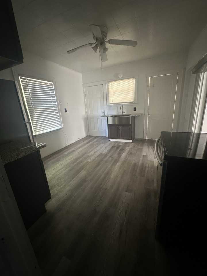 5526 Jennings Station Rd - Photo 6 of 11