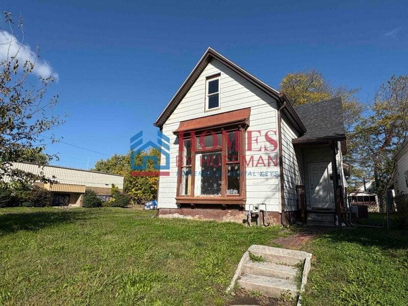 404 East Franklin Street - Photo 3 of 18