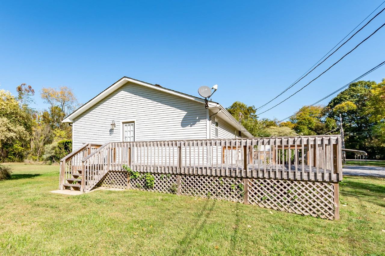 118 E Acres Ave #B - Photo 2 of 10