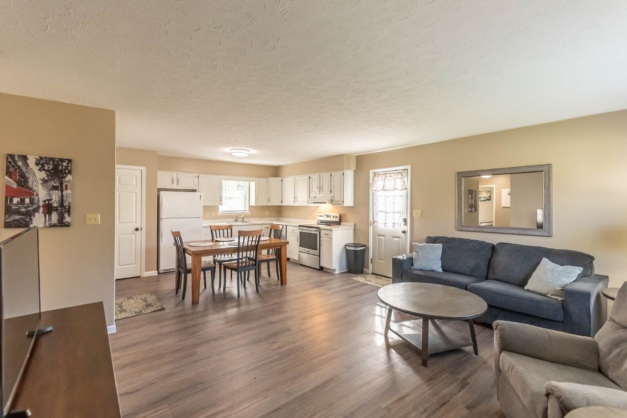 118 E Acres Ave #B - Photo 3 of 10