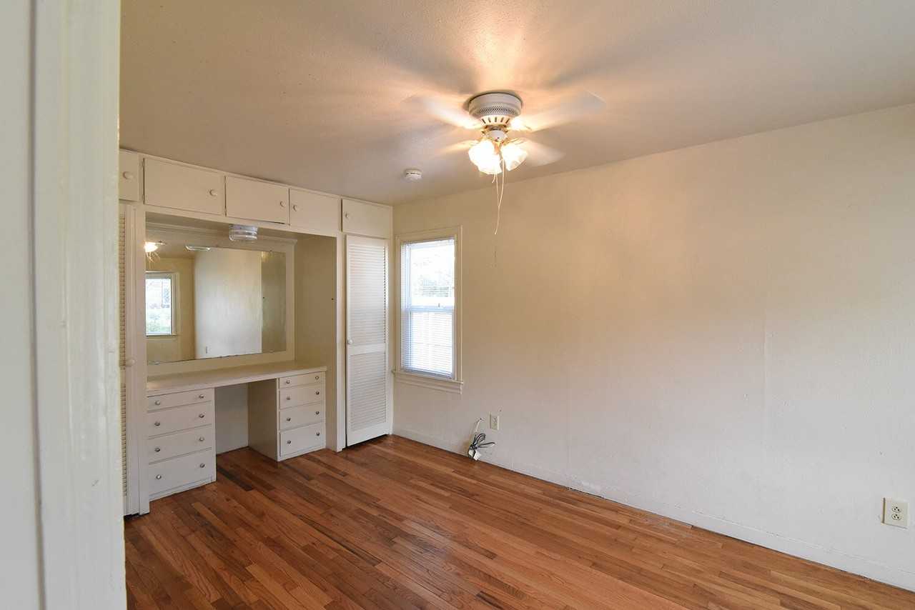 2006 29th St Frnt - Photo 2 of 10