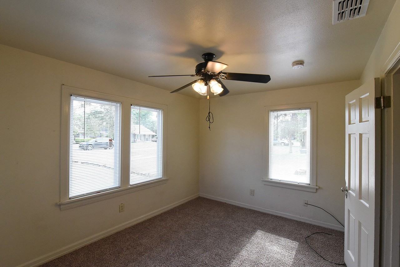 2006 29th St Frnt - Photo 3 of 10