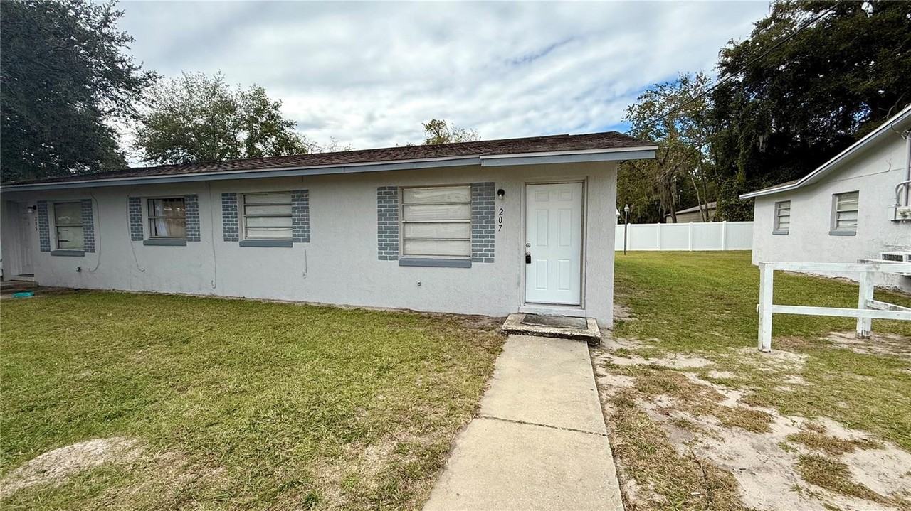 207 Mill St - Photo 2 of 13