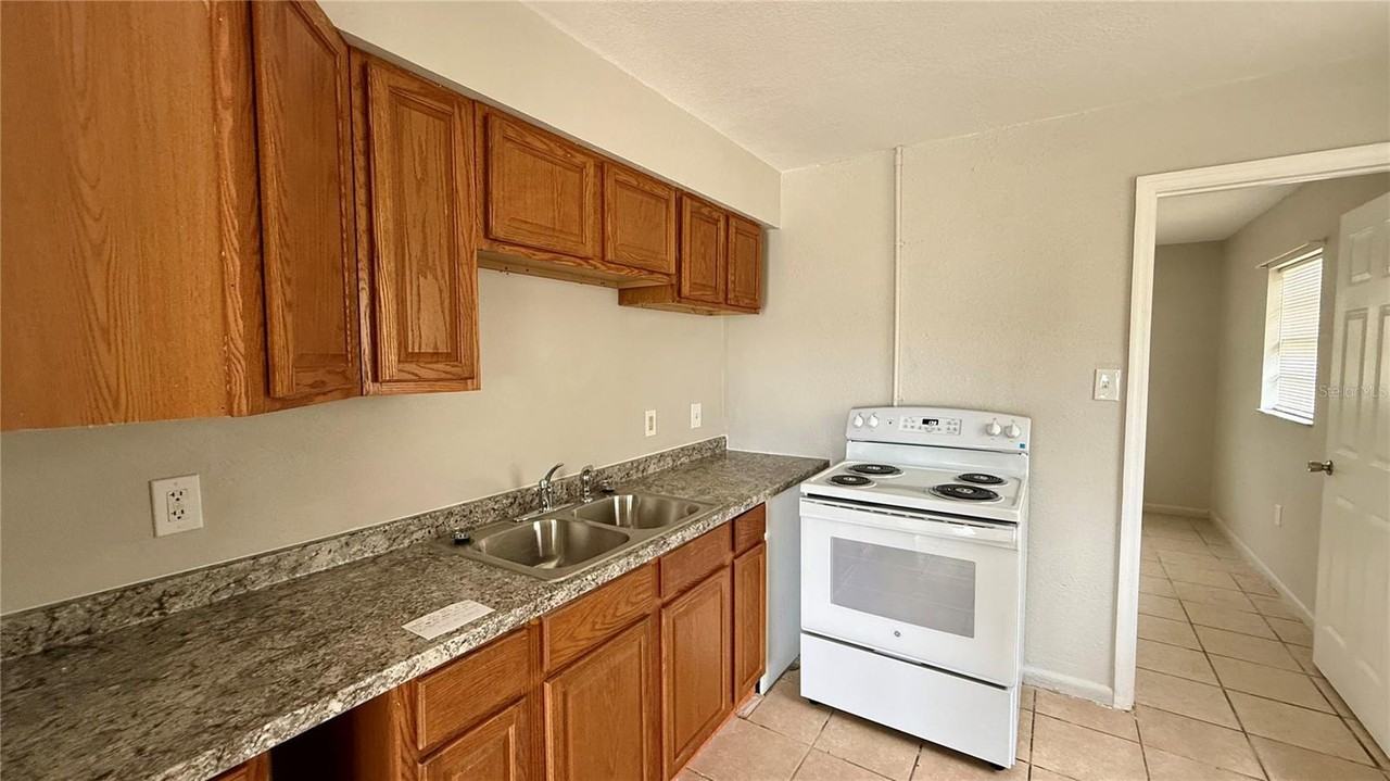207 Mill St - Photo 3 of 13