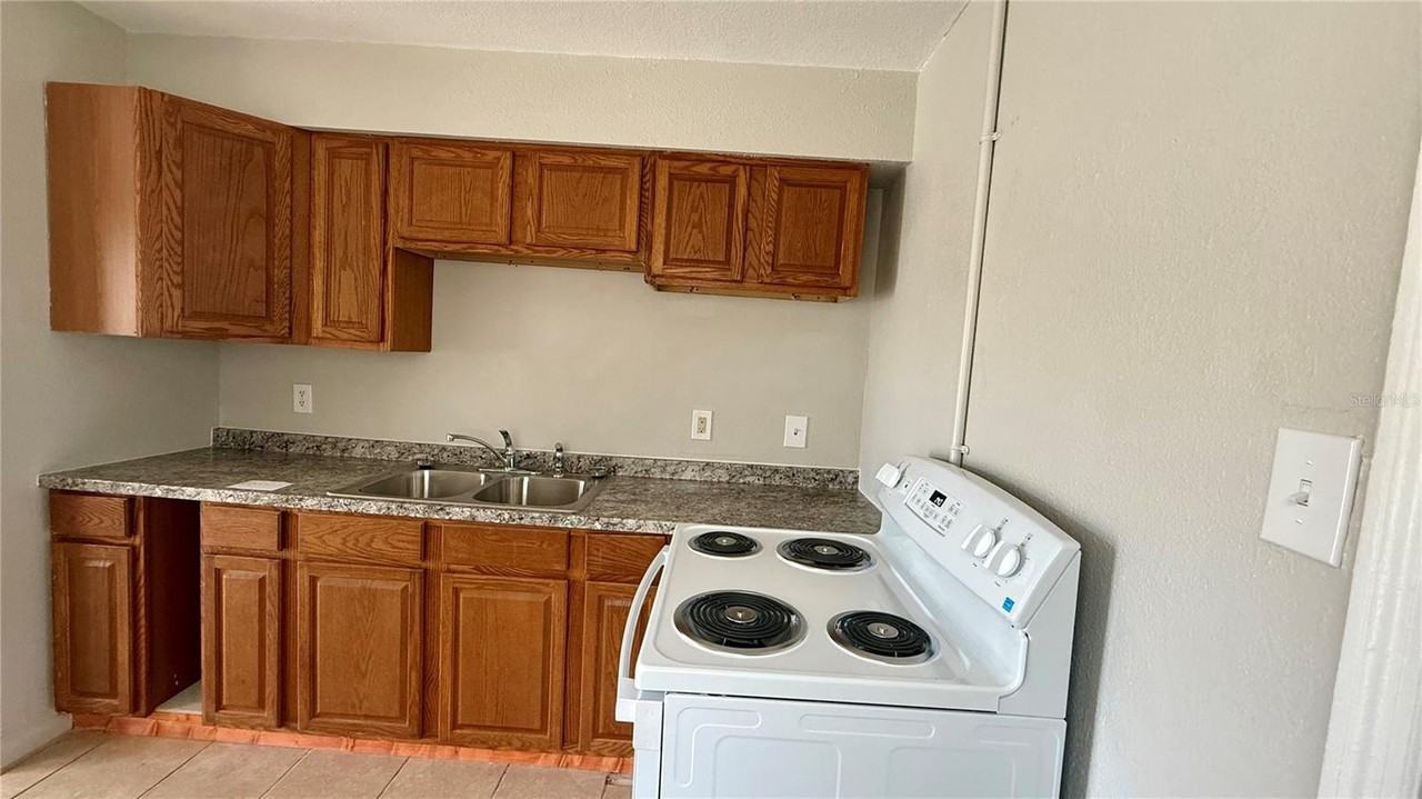 207 Mill St - Photo 5 of 13