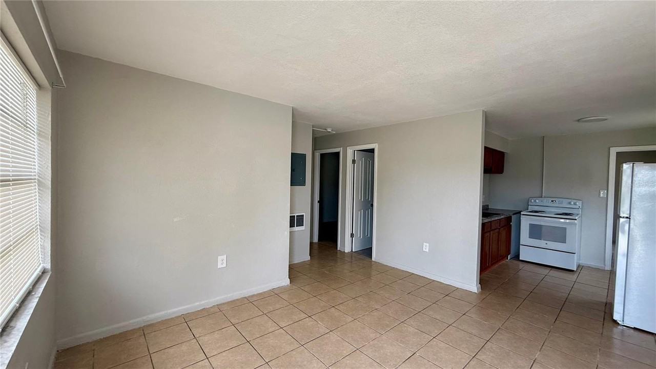 207 Mill St - Photo 6 of 13