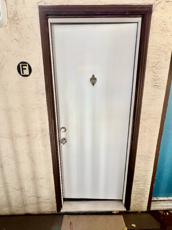 2200 Laguna Cir Apt F - Photo 2 of 24