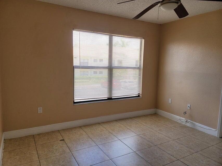 1542 Lake Crystal Dr ##H - Photo 5 of 7