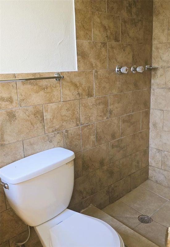 2414 52nd St - Photo 2 of 10