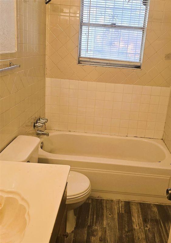 2414 52nd St - Photo 3 of 10