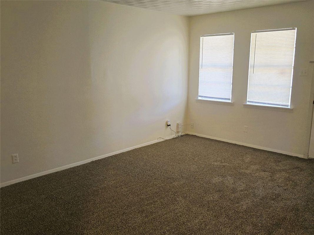 2414 52nd St - Photo 5 of 10