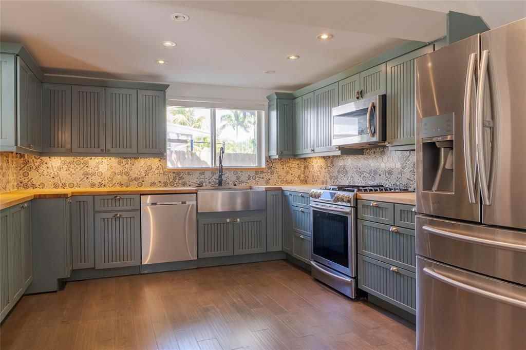 2101 Sw 33rd Ave - Photo 3 of 11