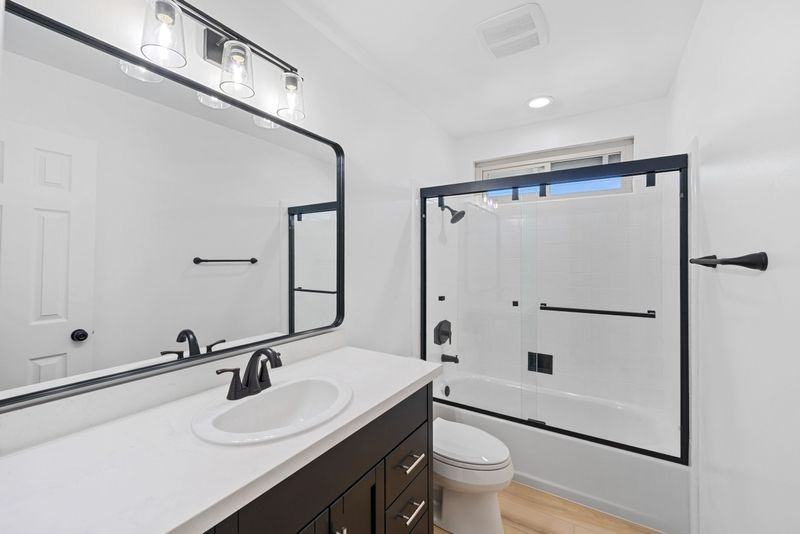 3913 178th Street ##D - Photo 3 of 12