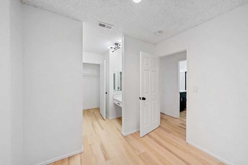 3913 178th Street ##D - Photo 7 of 12