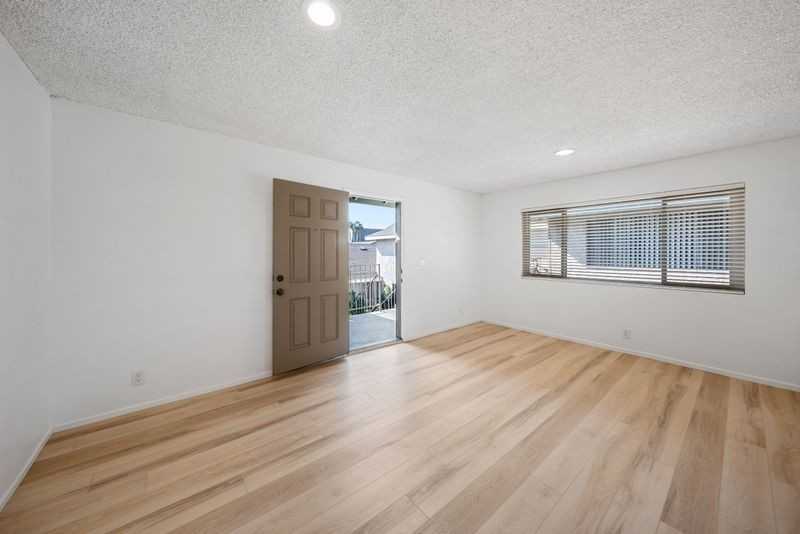 3913 178th Street ##D - Photo 6 of 12