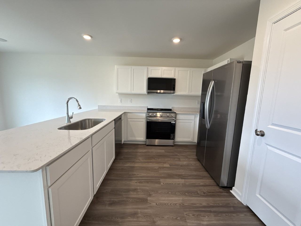 112 Vulcan St - Photo 4 of 16