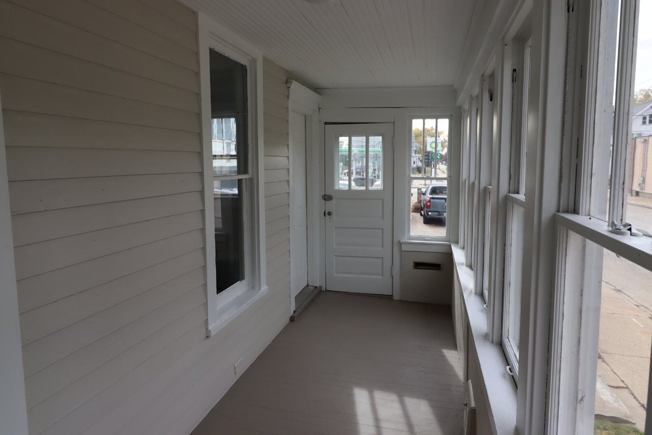 510 Bowen St - Photo 5 of 34