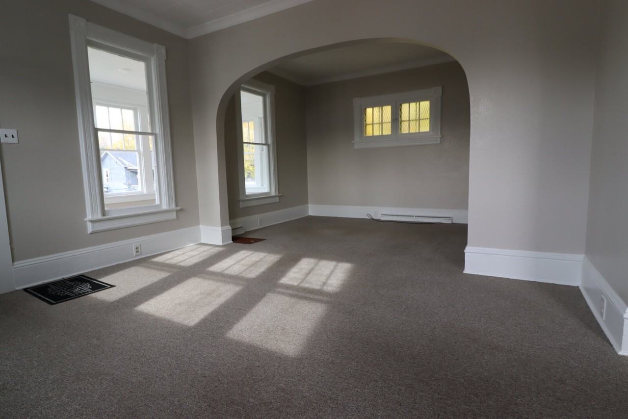 510 Bowen St - Photo 7 of 34