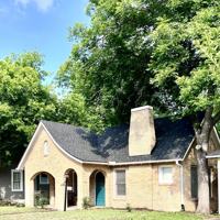 featured image of 2808 Morrow Ave