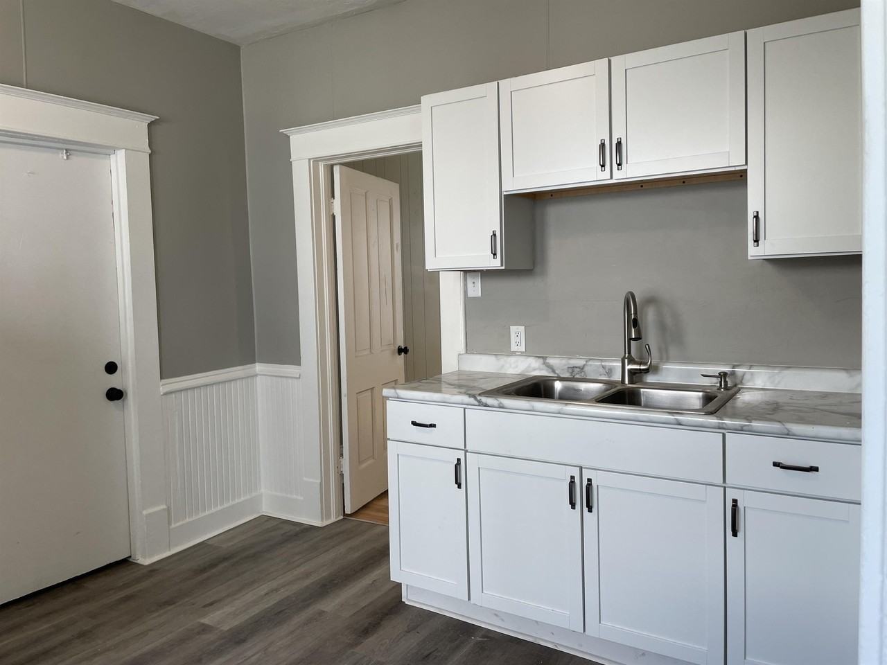 312 Broad St #A - Photo 4 of 16