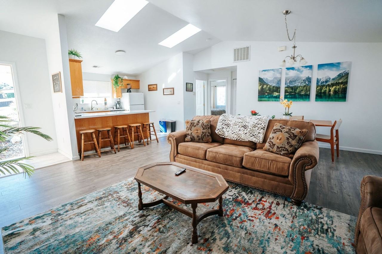 4190 Hillside Ct - Photo 5 of 46