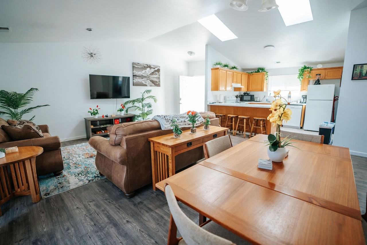 4190 Hillside Ct - Photo 7 of 46