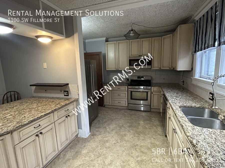 1100 Sw Fillmore St - Photo 7 of 35