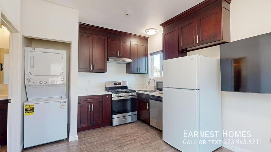 19198 Erwin St - Photo 6 of 10